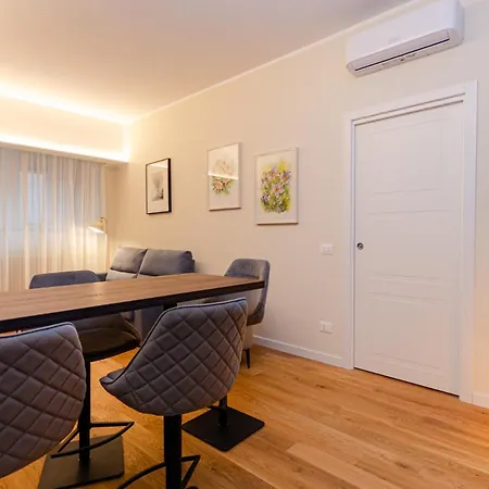 Costanza Home, Moderno Ed Elegante Nel Cuore Della Citta Di Milano, Nuova Metro Blu, Comodo Per Duomo, San Siro E Rho Fiera *
