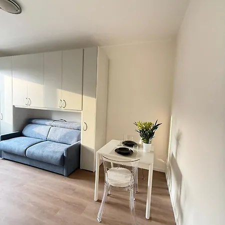 Inganni Relax & Confort- Metro & Cdi Апартаменты *