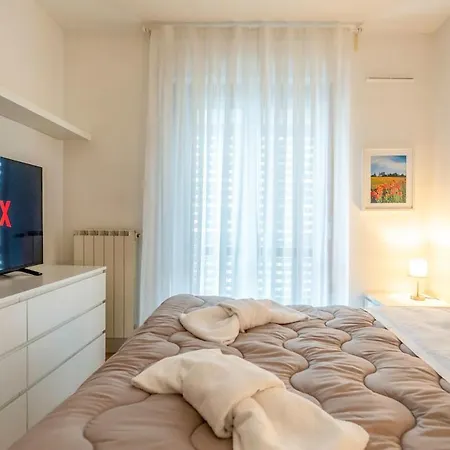 Luminoso E Ristrutturato Con Doppio Balcone E Wifi Apartment