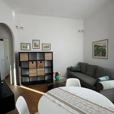 Апартаменты Modern And Bright Two-room Above The M3 Metro