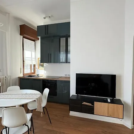 Appartement Modern And Bright Two-room Above The M3 Metro Milan
