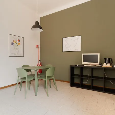 Guesthost - Morazzone Bright And Cozy Design Flat * Milan