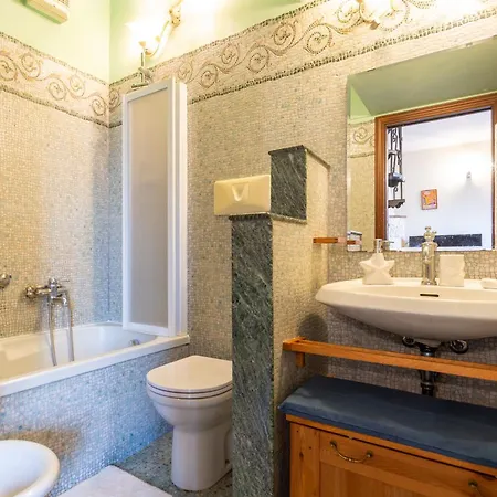 Lägenhet I-host - Unique Two-level In *