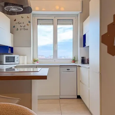 Metro 8 Min Cozy With Balcony *