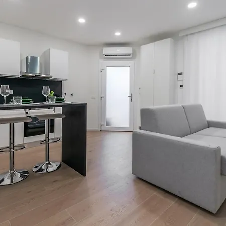 Garden M3 Duomo 12 Min 아파트