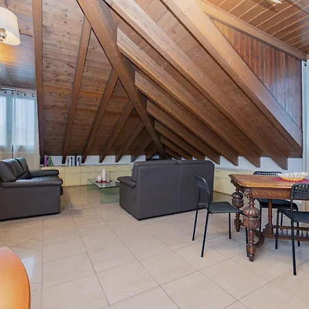Bnbest Tricolore 6 Pax 140 Sqm Lägenhet