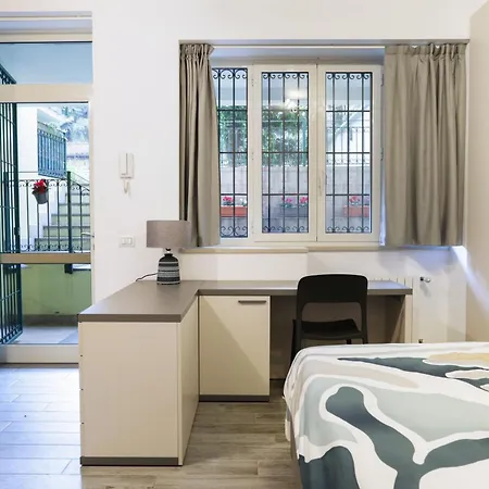 Apartment Open Space Con Veranda A Citta Studi