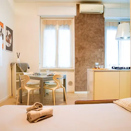 Apartment Porta Romana Executive - Fast Wifi Metro