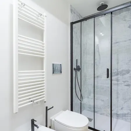 Boutique Flat Steps From Duomo *