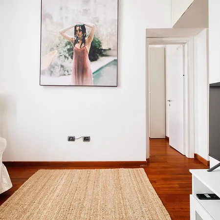 Elegant - Lorenteggio Apartment *