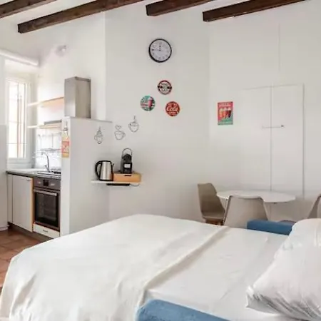 Stylish Flat Near Duomo - Metro 50 M - 4 Guests Milán