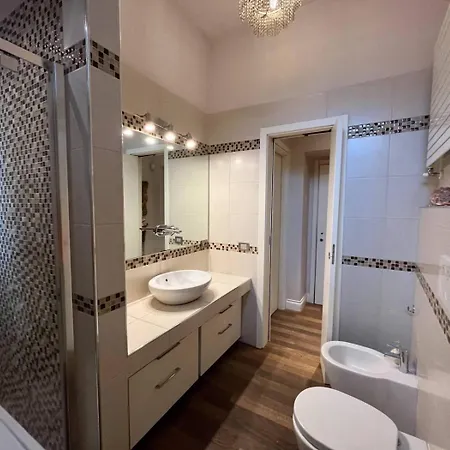 Chandelier - Center Apartment Milan