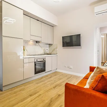 Modern Apartment Near Metro - Easy Access Duomo