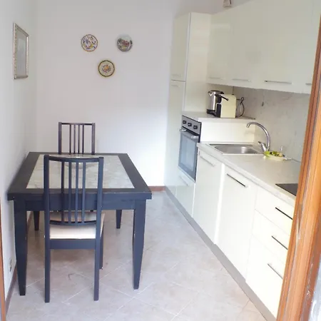 Monolocale Porta Romana E Ben Collegato アパート