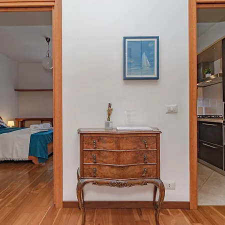 Stylish Near Duomo, Near Metro, Balcony *