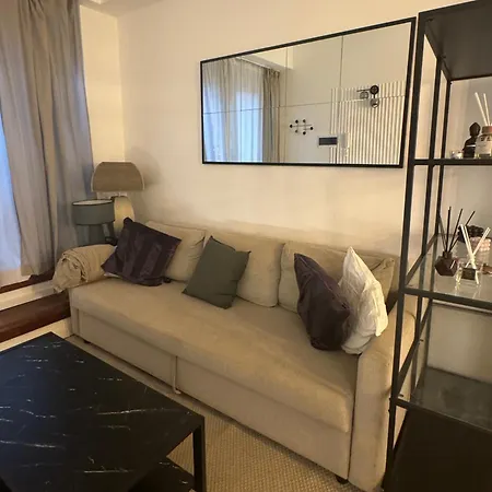 Elegant With Terrace Apartment