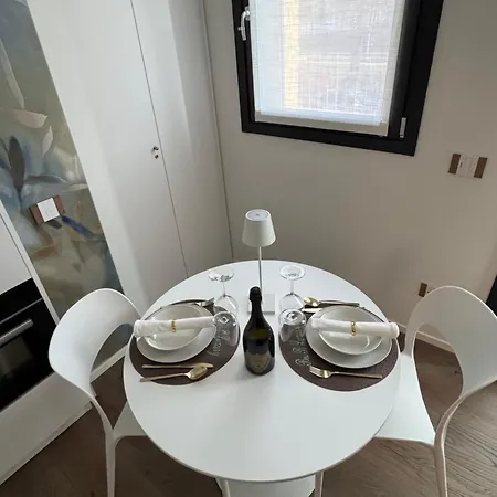 Luxury - Metropolitana M4- San Babila -stadio San Siro - Duomo - Aeroporto Linate - Castello Sforzesco 公寓 米兰
