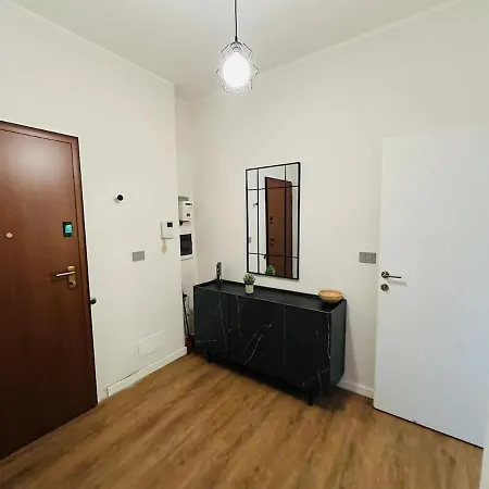 Apartment Cassala 45 - Di Design Ristrutturato, 2 Camere, Navigli