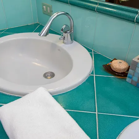 Metro 4 Spacious And Bright Three-room 아파트 밀라노