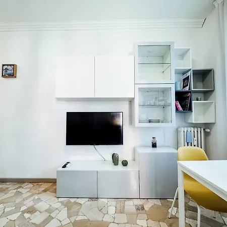 Salgari - Vicino Metro E Tram - Апартаменты Милан