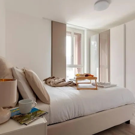 Luxury With Gym Near Citylife Metro Portello Апартаменты Милан