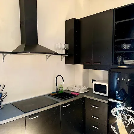 Isola 10 Minutes From Corso Apartment