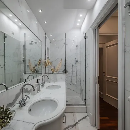 Apartment The Seven Stars - Montenapoleone *
