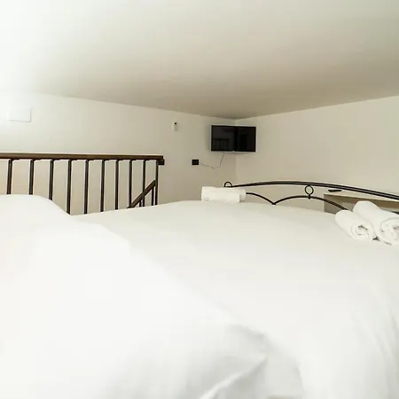 شقة Spacious With Wifi And Ac ميلان