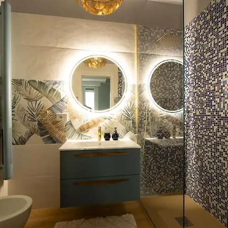 Stylish With Private Terrace & 2 Baths Milan