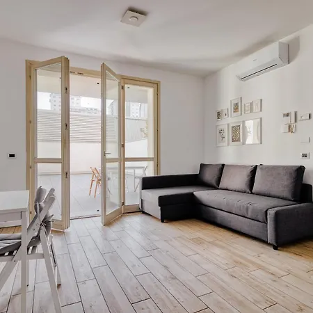 Just Urban - Bright With Terrace - M4 Tolstoj Apartment Milan