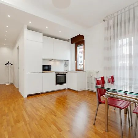 Isola - 2 Bedrooms - Free Parking