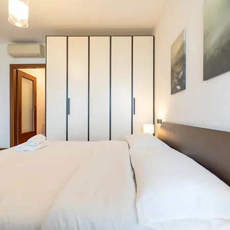 아파트 Moderno Con Garage, Wi-fi, Aria Condizionata E Terrazzo