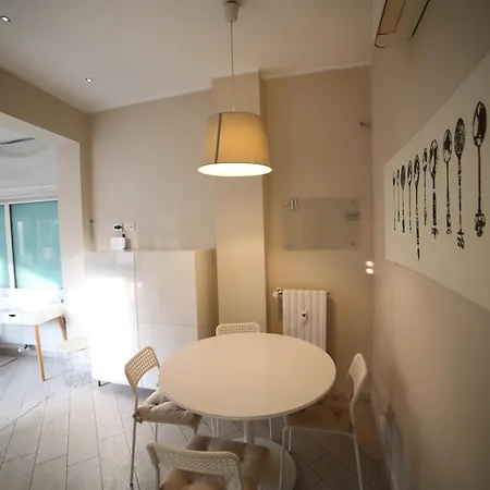 Luminoso In Moscova Con Terrazzo * Milan