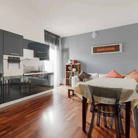 Guesthost - Navigli Comfy Apartament Mediolan