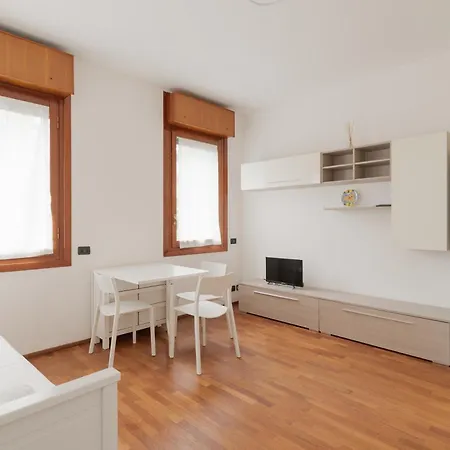 Guesthost - Cozy In Citta Studi * Milan