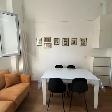 Modern In Dergano アパート