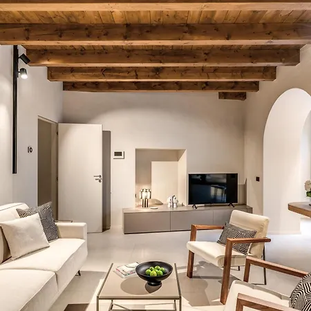 Seety Porta Romana Statue Apartment *