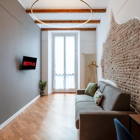 Stylish With Balcony - Brera Apartament