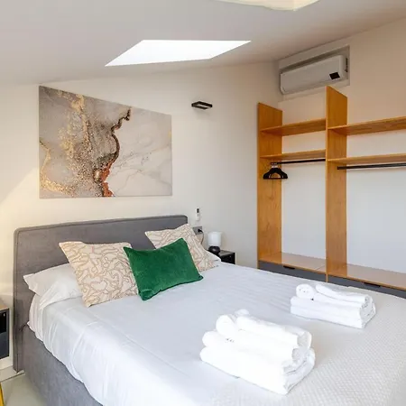 Luxury Elegant Penthouse 3 Bedrooms, 2 Bathrooms Milan