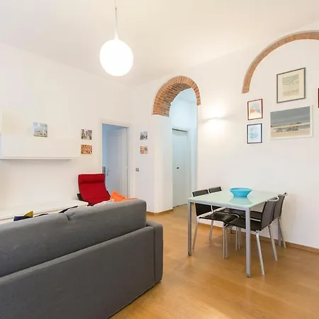 Luminoso Trilocale Centro Navigli Tortona A * Milan