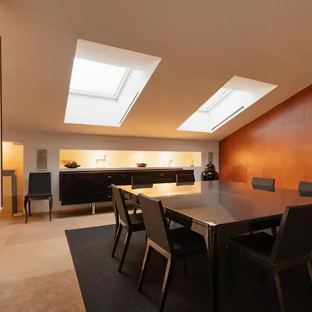아파트 Guesthost - 500sqm Luxury With Spa, Gym, Terrace, Game & Garage 밀라노