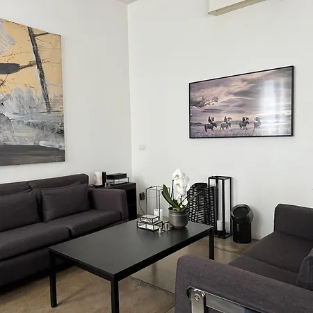 Urban Retreat Minutes Away From Duomo Cathedral