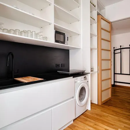 Just Urban - Exclusive 1br Center With Balcony *