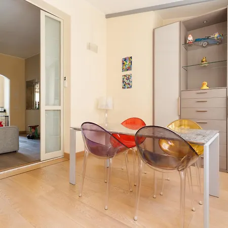 Apartment Duomo - San Babila - Elegante Trilocale Con Balcone