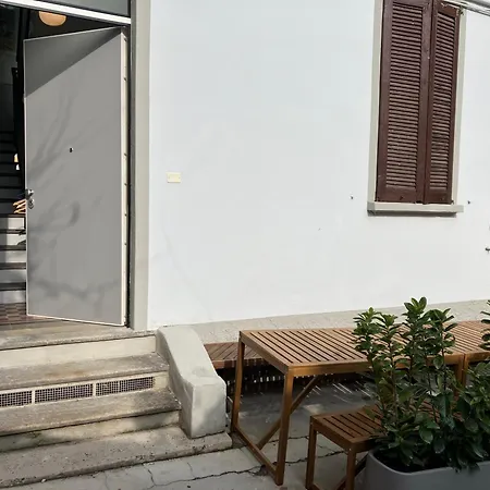 Olimpic Village Club 6 * Milánó