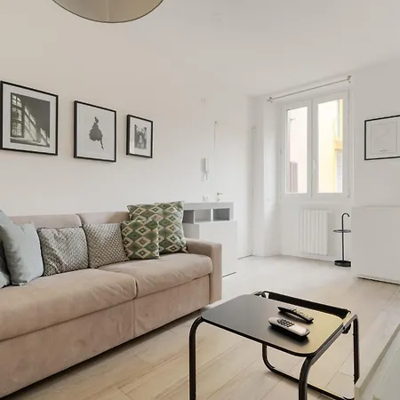 Guesthost - Bright Flat Near Stazione Mailand