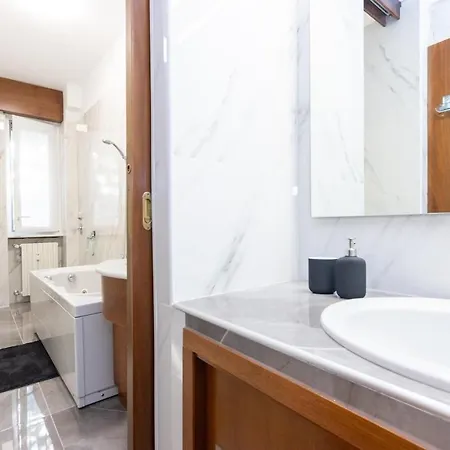 Space & Comfort, 5 Minutes From Linate And 15 From The Duomo アパート ミラノ