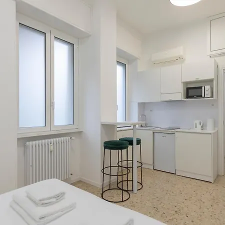 Navigli,m2 A Stone's Throw From The Subway