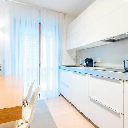 Luminoso E Ristrutturato Con Doppio Balcone E Wifi Apartment