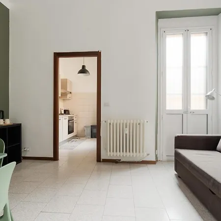 Guesthost - Morazzone Bright And Cozy Design Flat